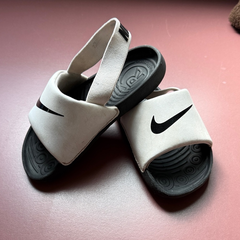 Nike White and Black Kids Slide Sandals with Heel Strap